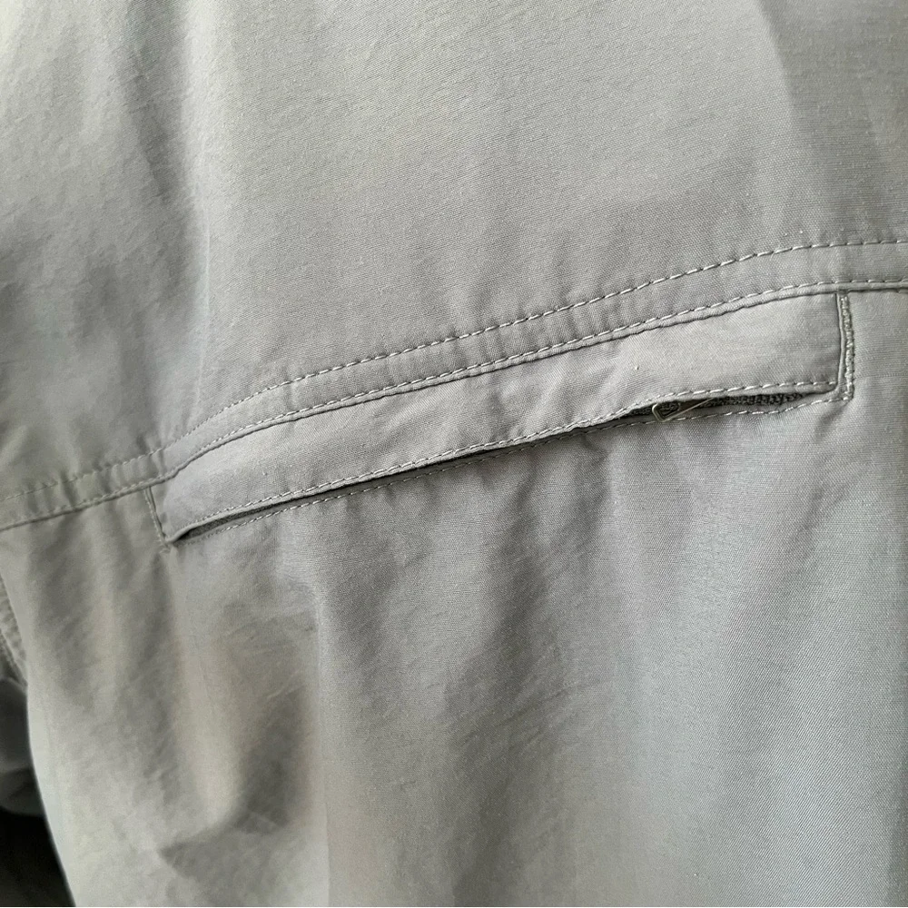 EUC Men's Mountain Hardware Gray shirt - Picture 2 of 16